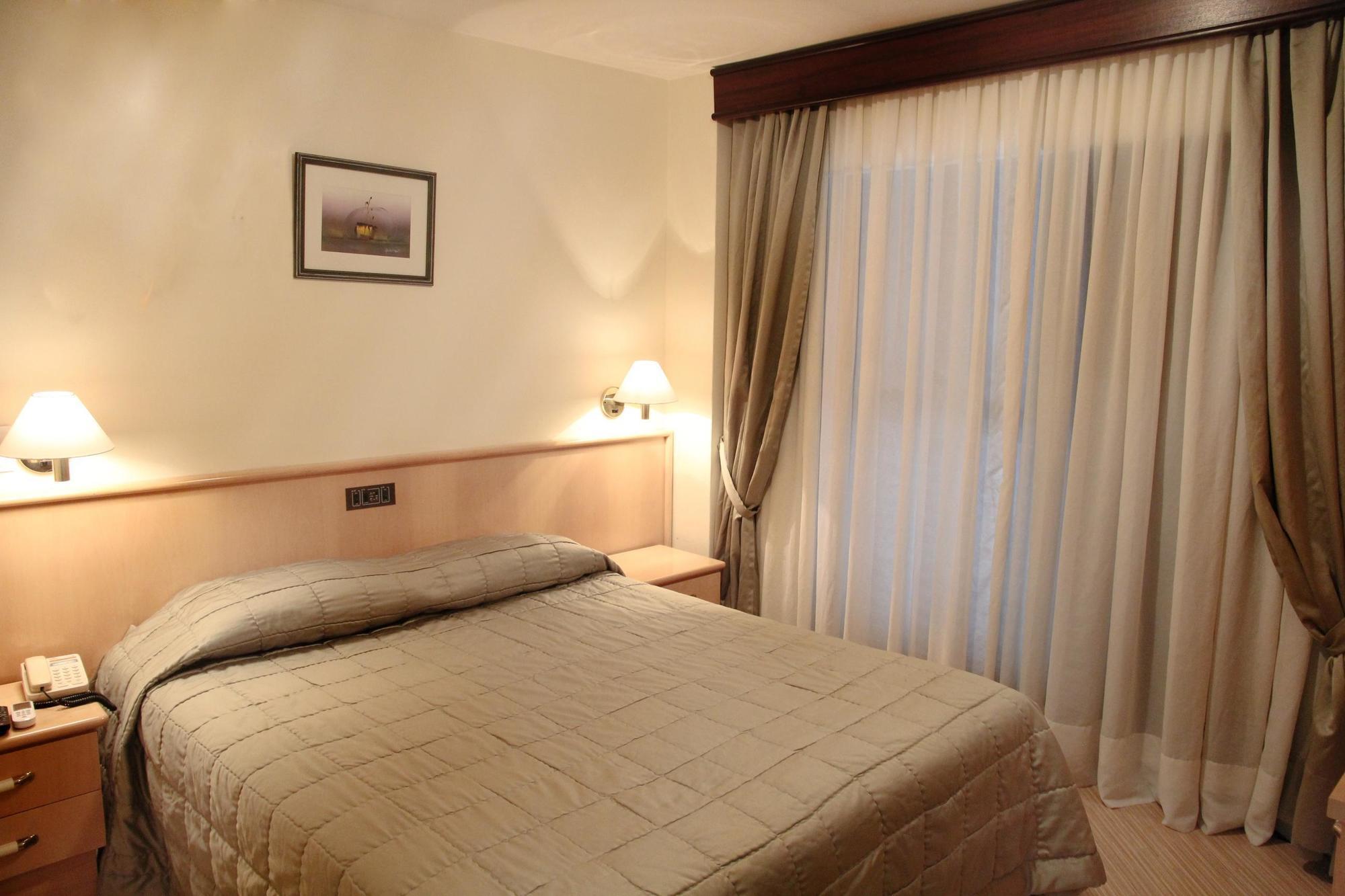 Hotel Flat Petras Residence กูรีตีบา ภายนอก รูปภาพ